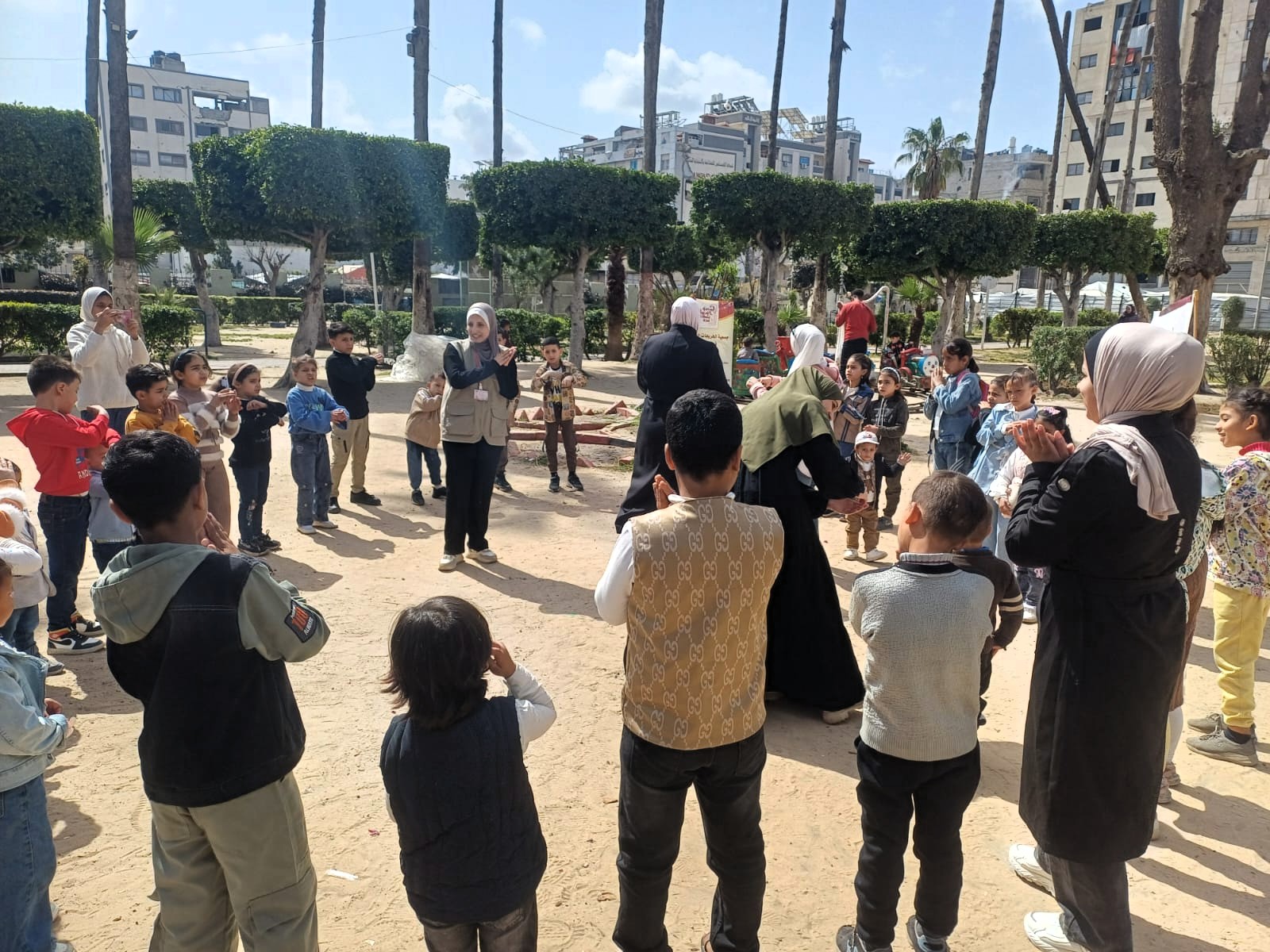 يومًا ترفيهيًا للأطفال الأيتام في محافظة غزة،